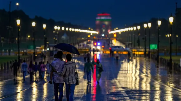 Delhi rains India Gate
